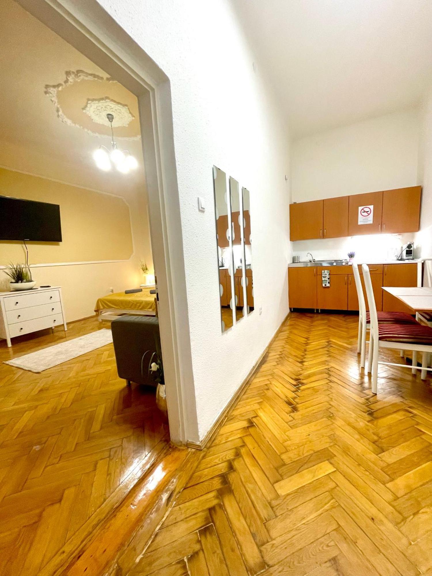 Big Cosy Near The Famous Westend City Center Apartment *