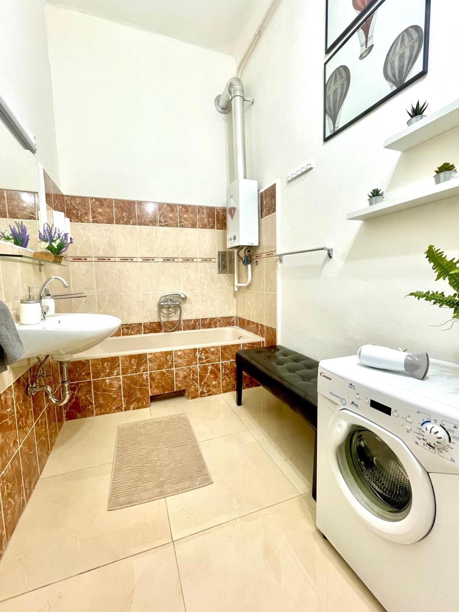 Big Cosy Near The Famous Westend City Center Apartment Budapest