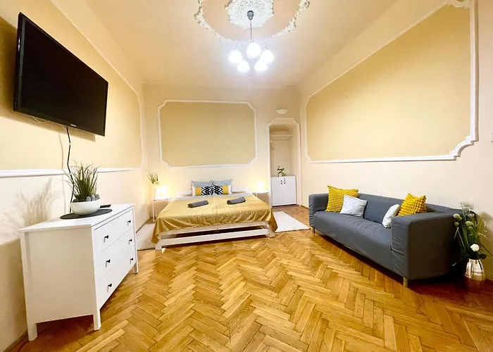 Big Cosy Apartment Near The Famous Westend City Center